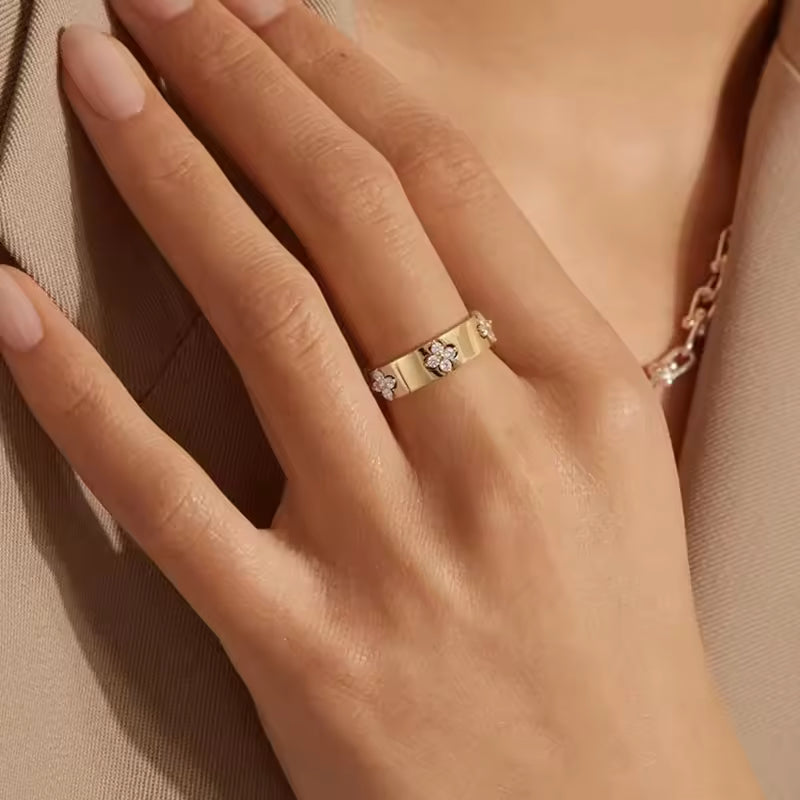 BAMOER 925 Sterling Silver Lucky Clover Moissanite Ring, Gold Plated D Color Round Cut Wide Band Ring for Women Wedding Gift